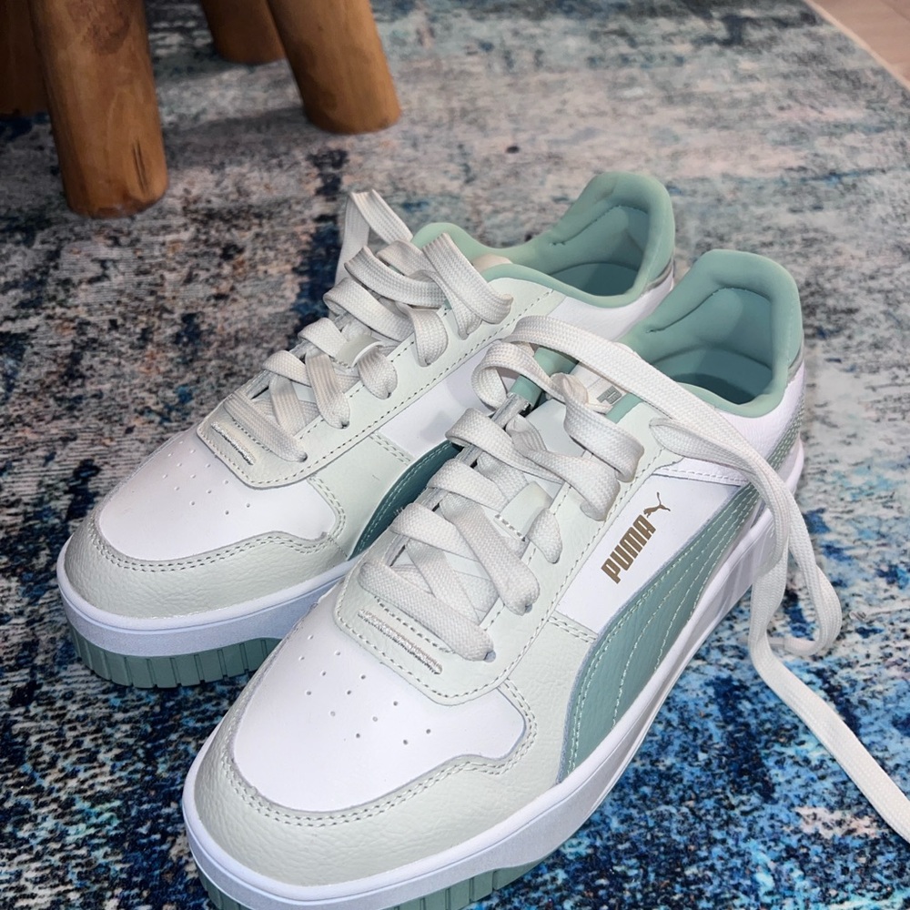 PUMA Women’s Sneakers – White & Mint Green (Size 6)
